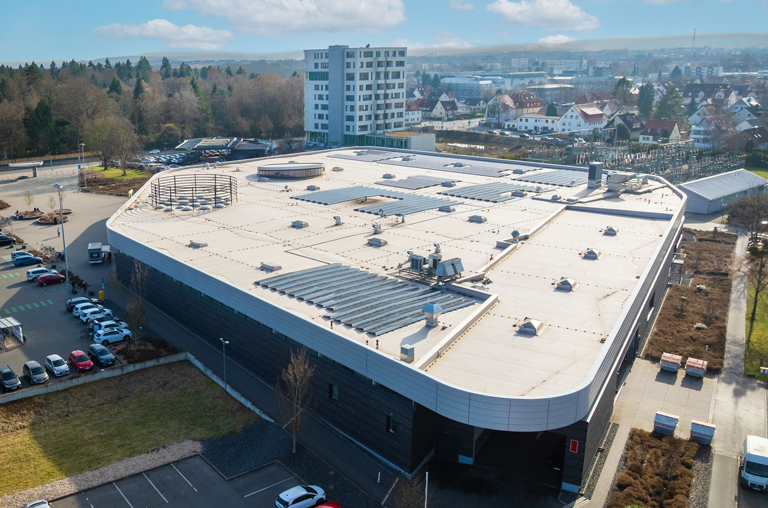 Die neue Photovoltaikanlage auf dem Dach des EDEKA-Köhler-Marktes in Göttingen