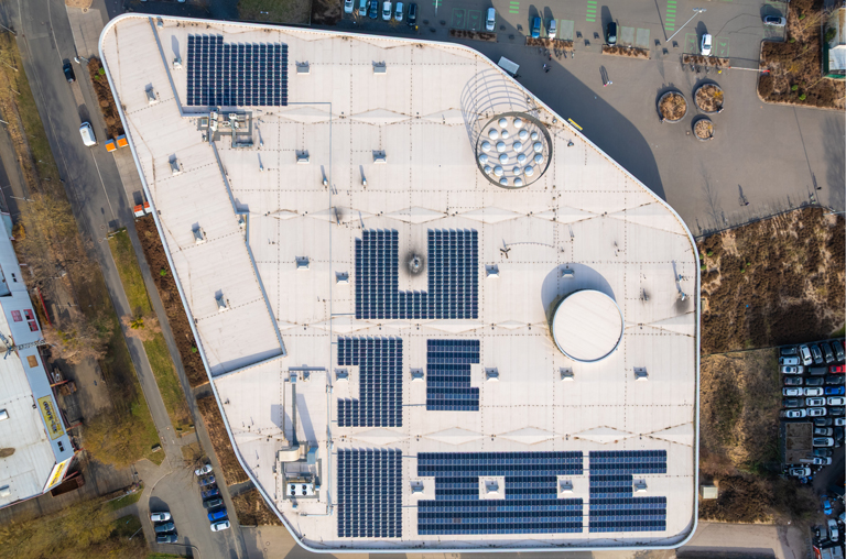 Die neue Photovoltaikanlage auf dem Dach des EDEKA-Köhler-Marktes in Göttingen